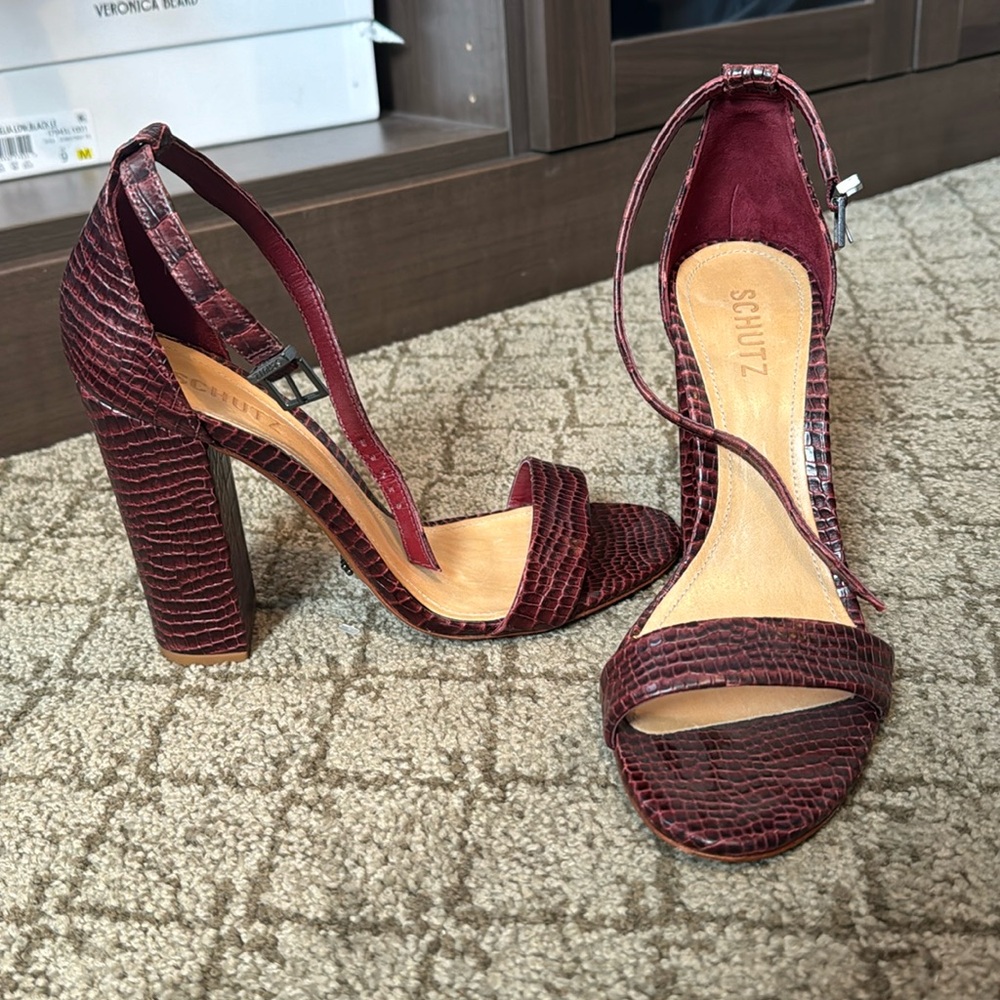 Schultz Enida sandal in croc wine
